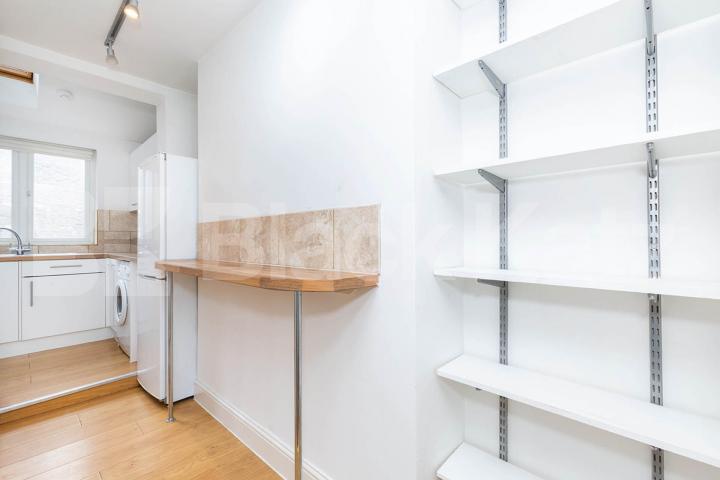 Located off the high street a 1 bedroom property close to Arsenal Station Mountgrove Road, Highbury